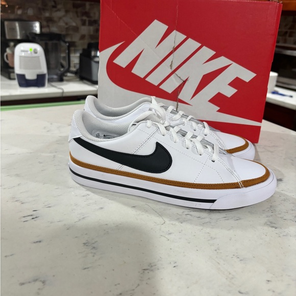 Nike Court Legacy GS White Black Desert Orchard DA5380-102 Youth Women - Picture 4 of 5